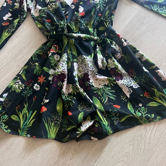 Floral Satin Long Sleeve Romper Size 10 - Picture 3 of 11
